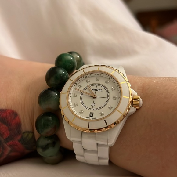 Authentic Chanel J12 watch model H2180 - Picture 6 of 6